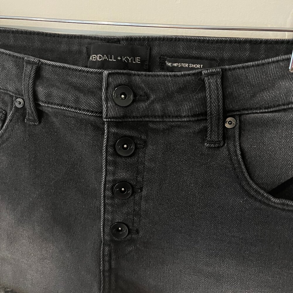 Kendall + Kylie the Hipster Short Button Fly black Braddock wash size 13 / 31